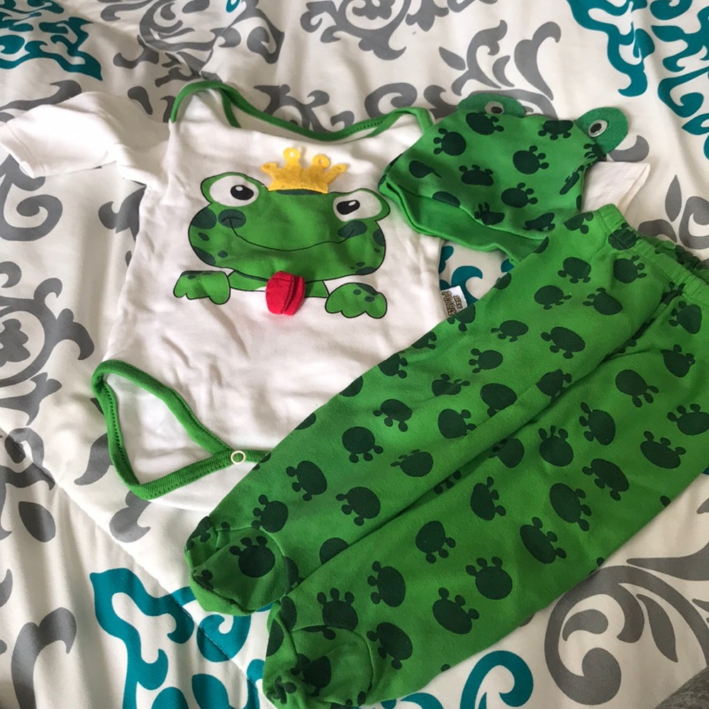 Boy PJ 6months. 🐸